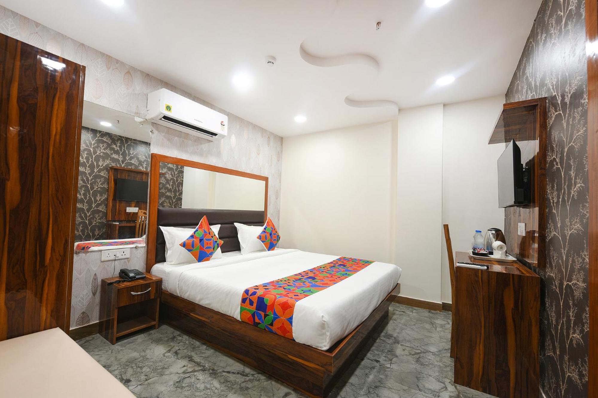Fabhotel Mona Continental - Nr Laxmi Nagar It Hub 뉴델리 외부 사진