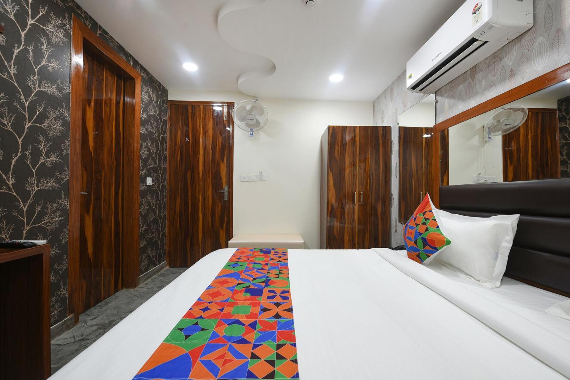 Fabhotel Mona Continental - Nr Laxmi Nagar It Hub 뉴델리 외부 사진