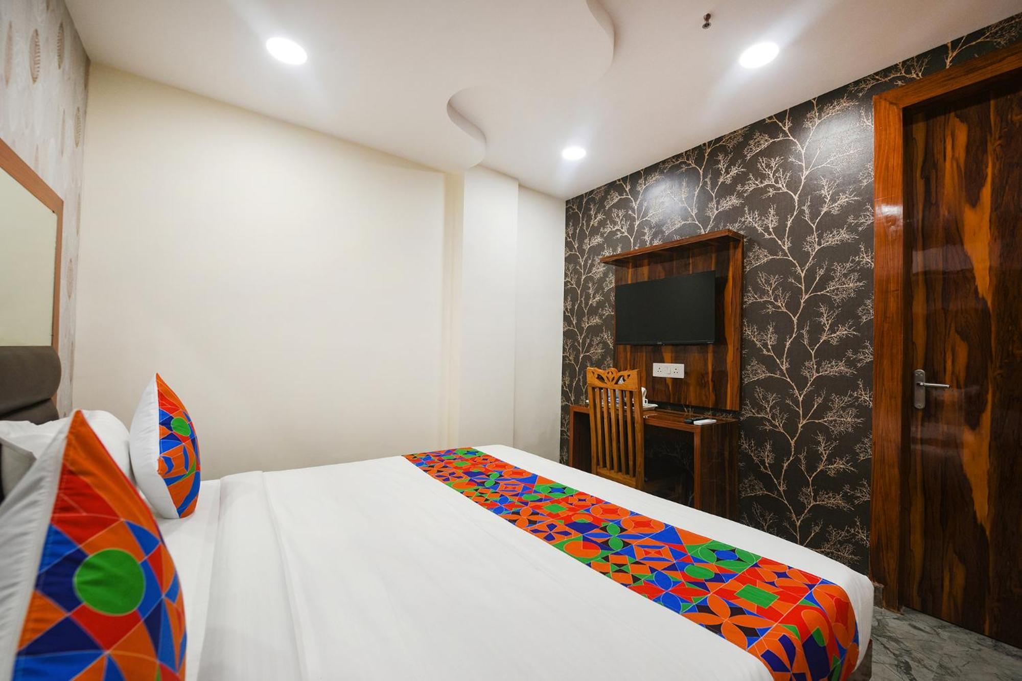 Fabhotel Mona Continental - Nr Laxmi Nagar It Hub 뉴델리 외부 사진