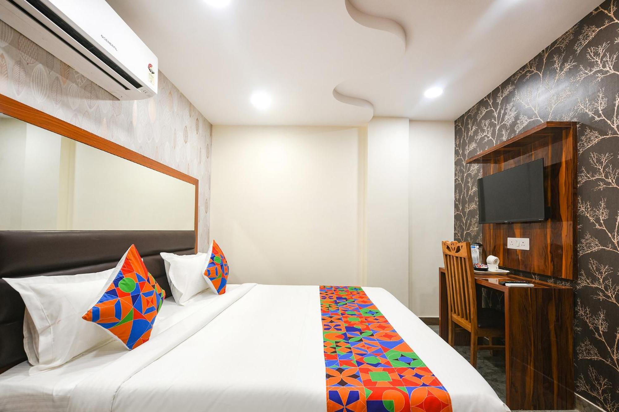Fabhotel Mona Continental - Nr Laxmi Nagar It Hub 뉴델리 외부 사진