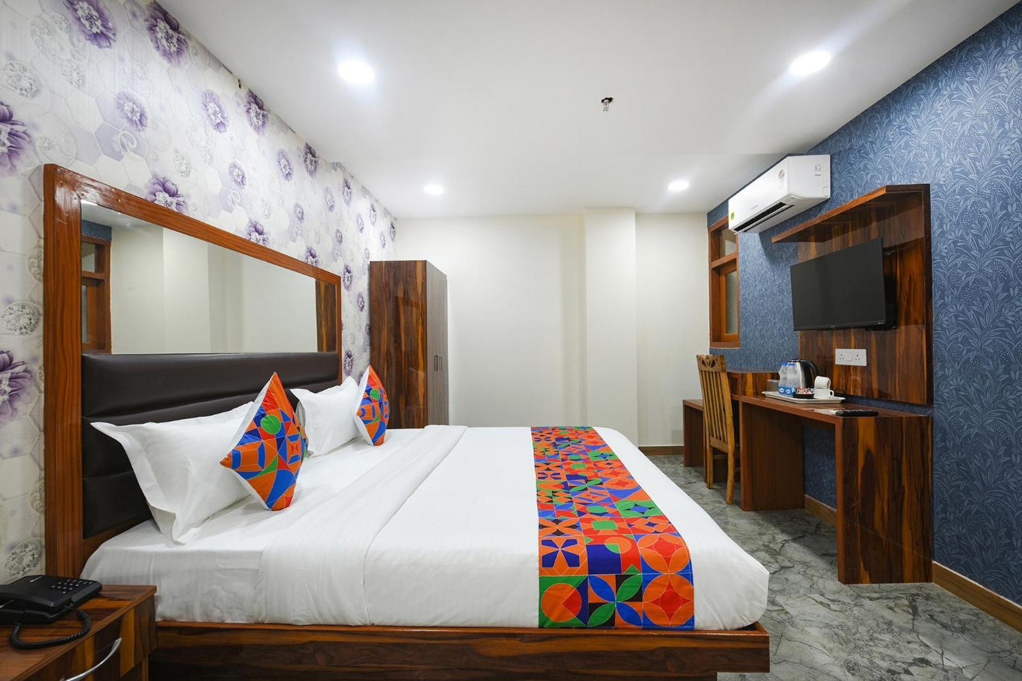 Fabhotel Mona Continental - Nr Laxmi Nagar It Hub 뉴델리 외부 사진