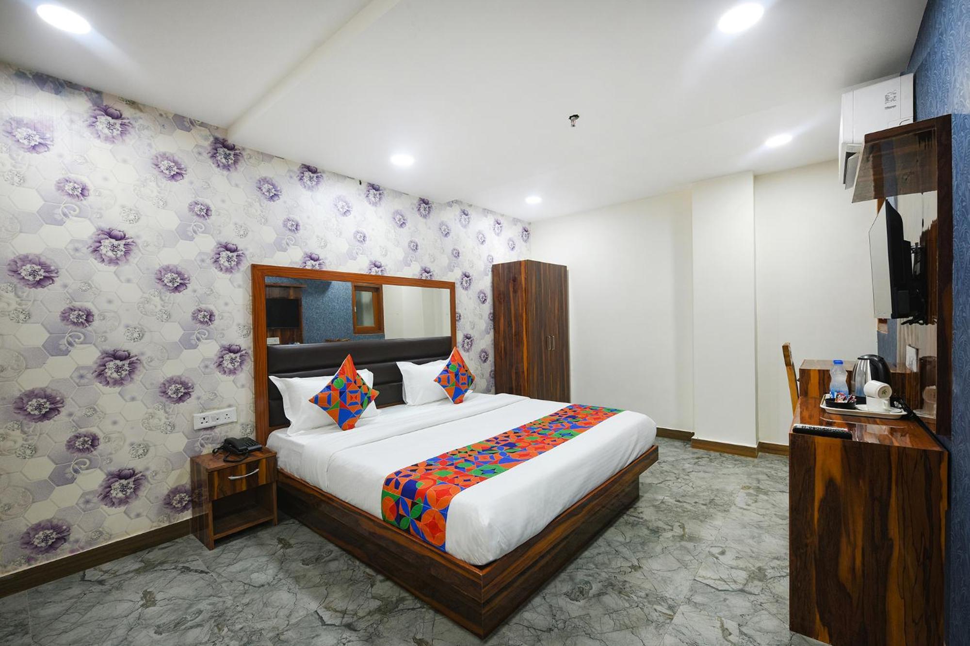 Fabhotel Mona Continental - Nr Laxmi Nagar It Hub 뉴델리 외부 사진