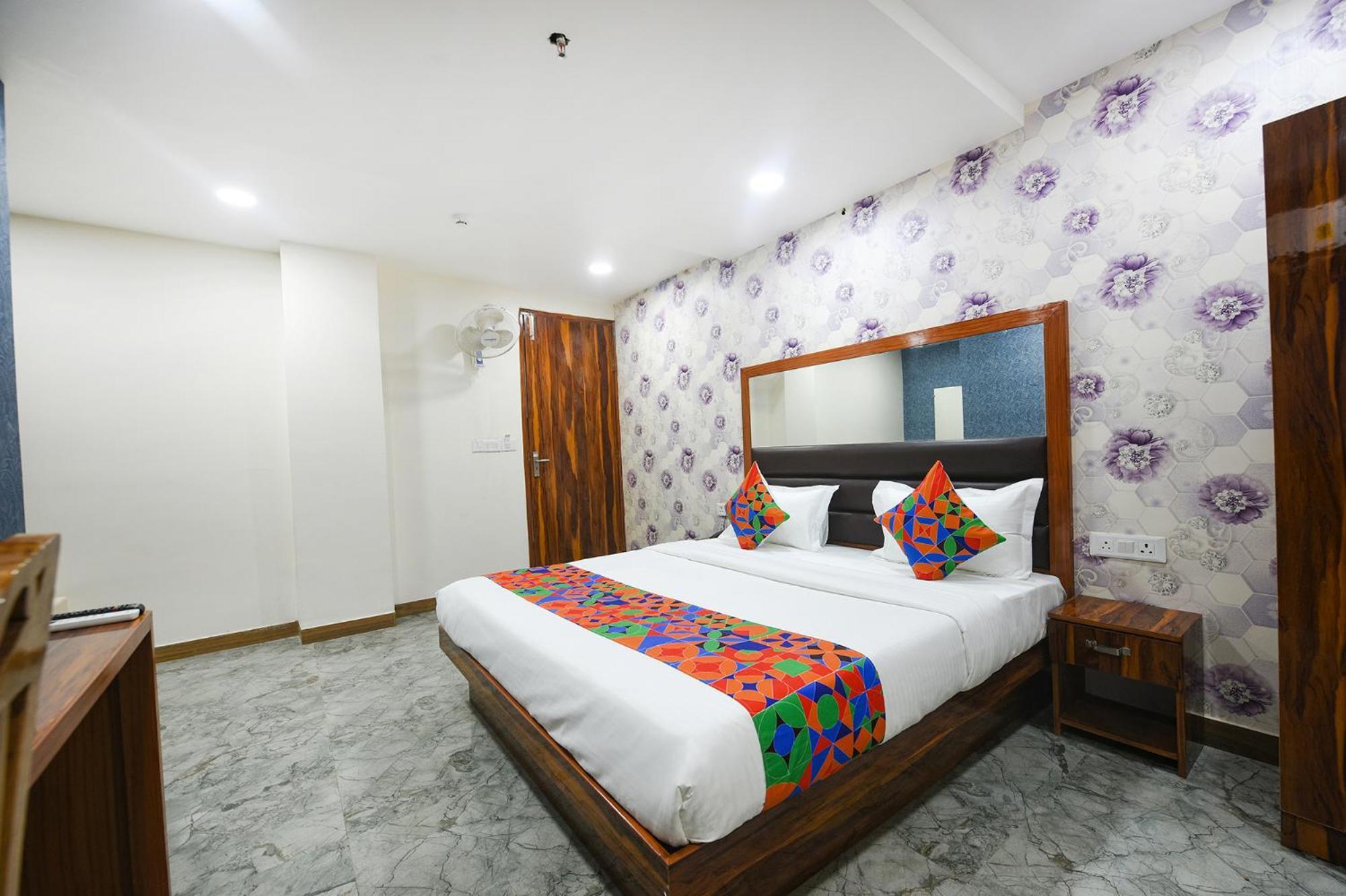 Fabhotel Mona Continental - Nr Laxmi Nagar It Hub 뉴델리 외부 사진