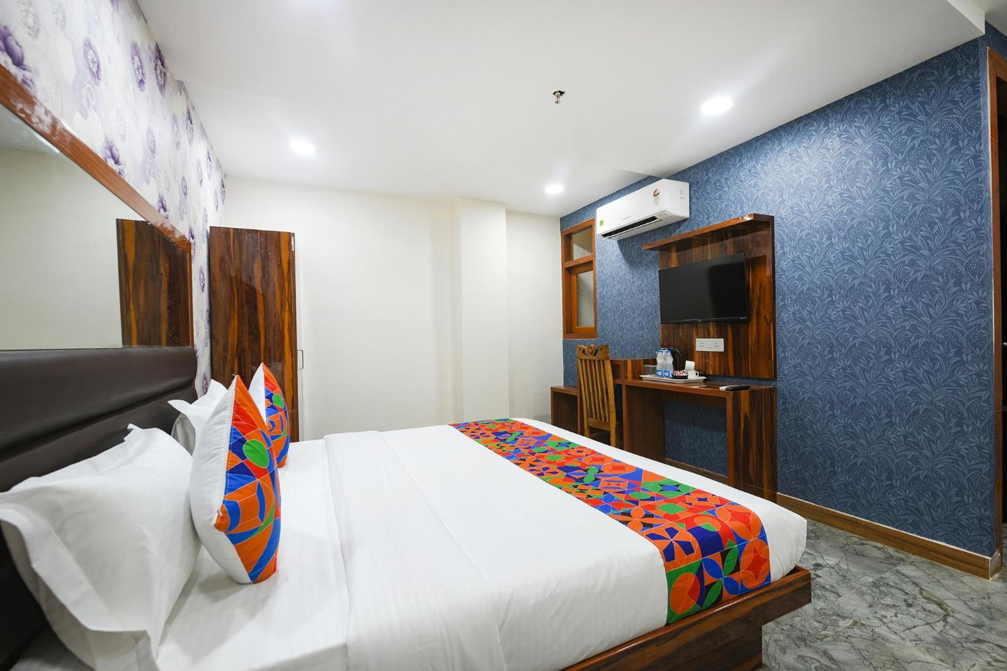 Fabhotel Mona Continental - Nr Laxmi Nagar It Hub 뉴델리 외부 사진