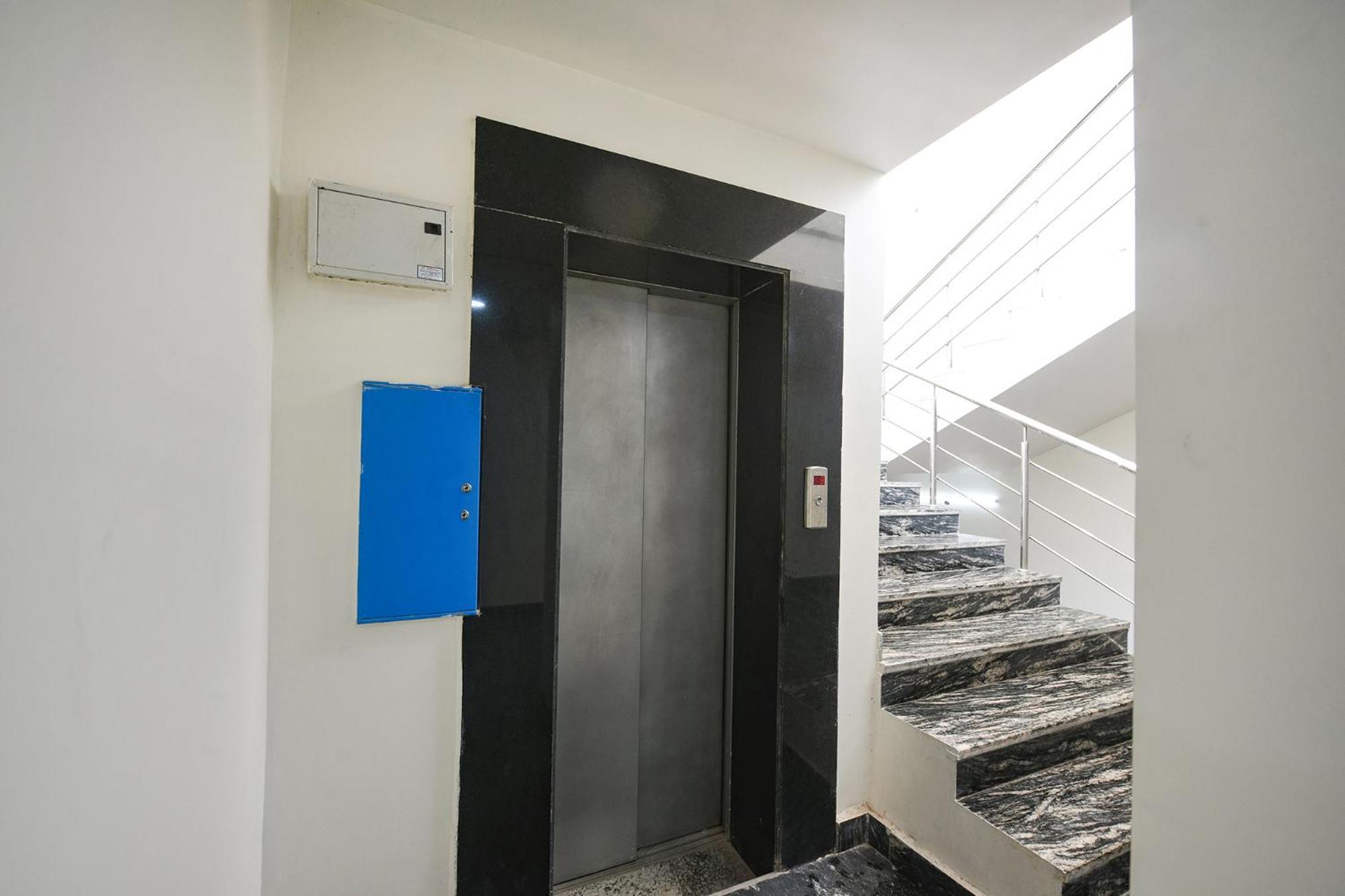 Fabhotel Mona Continental - Nr Laxmi Nagar It Hub 뉴델리 외부 사진