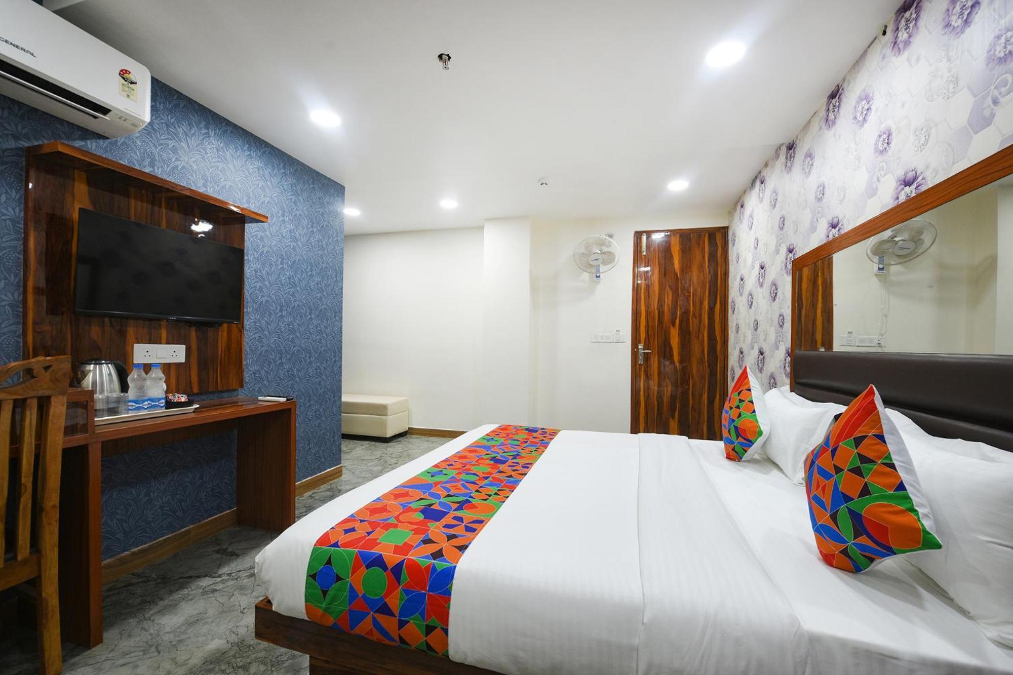 Fabhotel Mona Continental - Nr Laxmi Nagar It Hub 뉴델리 외부 사진