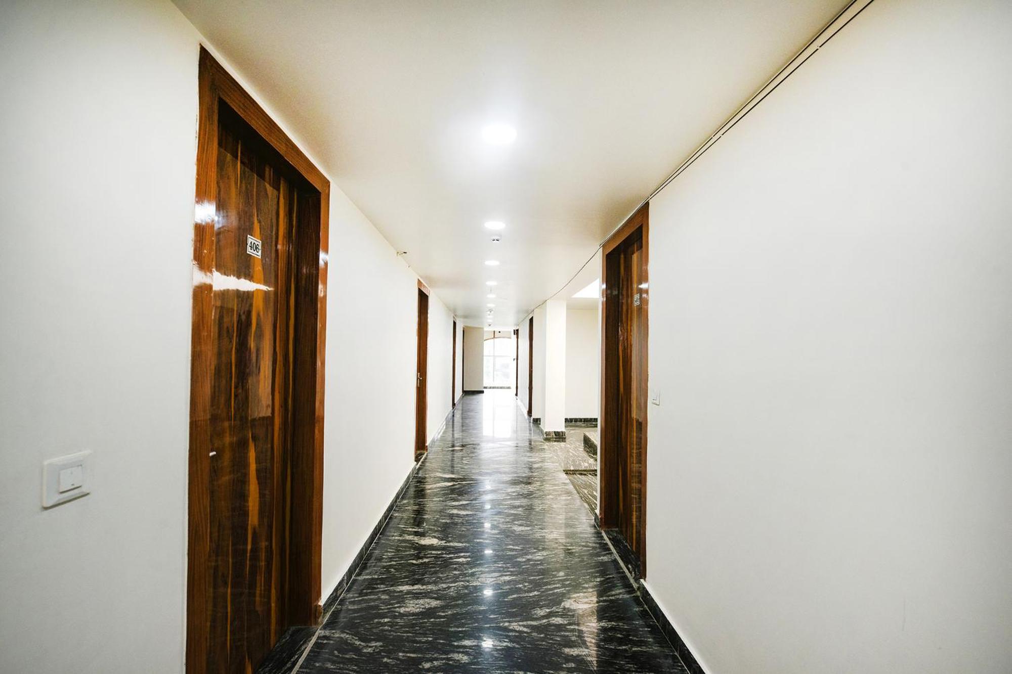 Fabhotel Mona Continental - Nr Laxmi Nagar It Hub 뉴델리 외부 사진